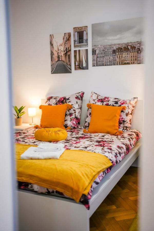 Ultracentral Golden Gatehouse 3 Bdrm Бухарест Экстерьер фото