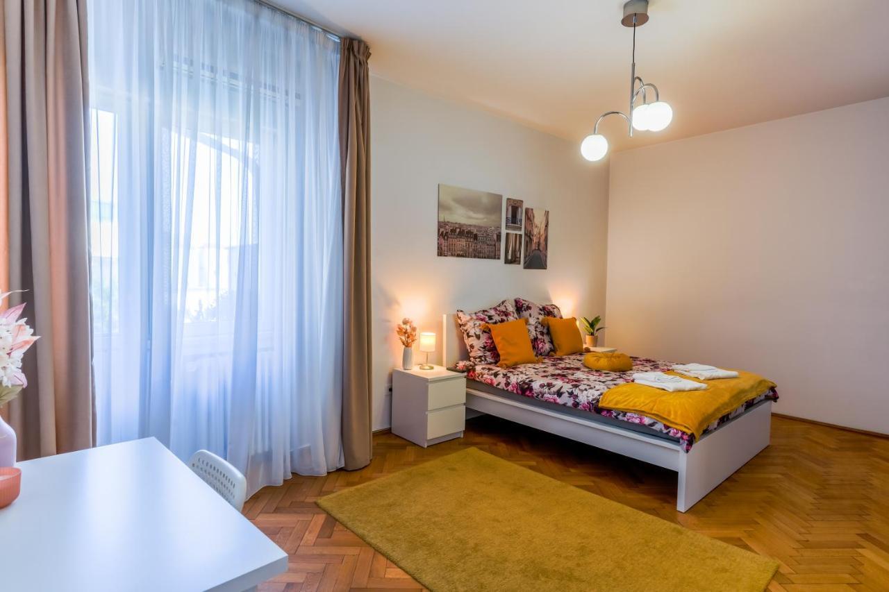 Ultracentral Golden Gatehouse 3 Bdrm Бухарест Экстерьер фото