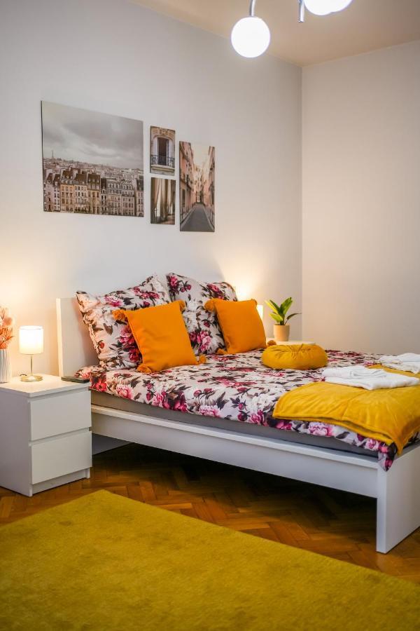 Ultracentral Golden Gatehouse 3 Bdrm Бухарест Экстерьер фото