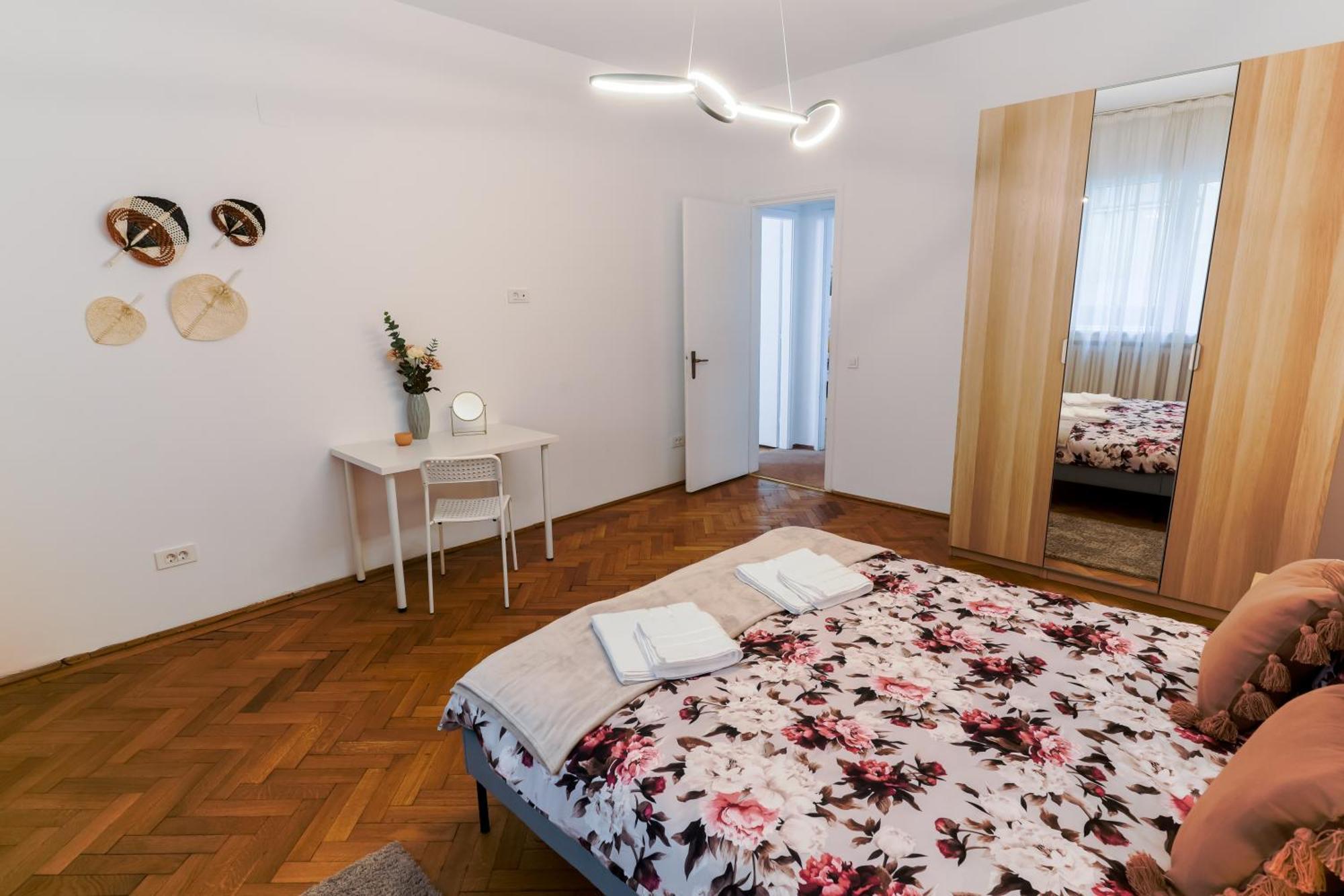 Ultracentral Golden Gatehouse 3 Bdrm Бухарест Экстерьер фото